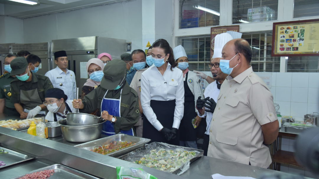 BGN Aceh Tamiang dan Menpar Tinjau Praktik Siswa SPPI Batch-3 di Dapur NHI